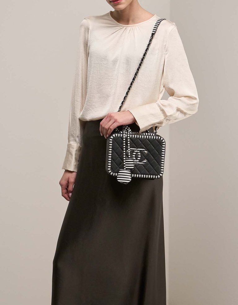 Chanel Vanity Medium Caviar Black Front | Sell your designer bag