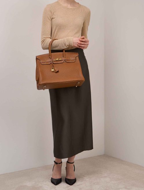 Hermès Birkin 35 Togo Gold on Model | Sell your designer bag