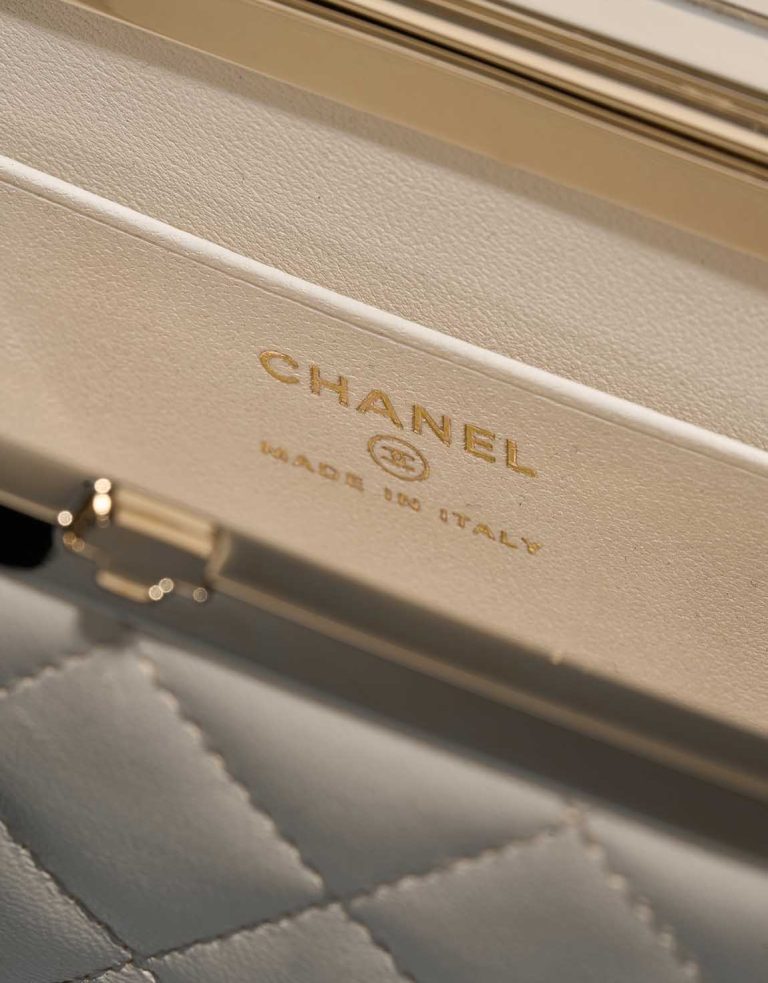 Chanel Clutch Lammleder  Weißes Logo | Verkaufen Sie Ihre Designertasche