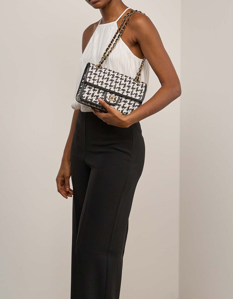 Chanel Timeless Medium Lammleder / Tweed Schwarz / Weiß Front | Verkaufen Sie Ihre Designer-Tasche