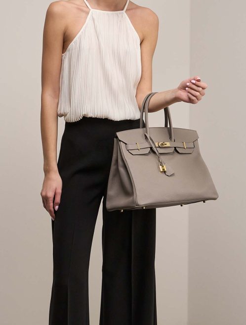 Hermès Birkin 35 Epsom Gris Asphalte on Model | Verkaufen Sie Ihre Designer-Tasche