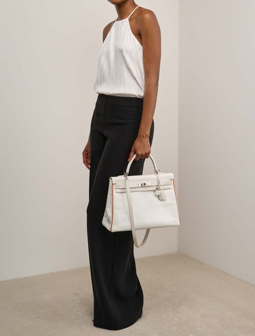 Hermès Kelly 35 Epsom Toffee / White on Model | Sell your designer bag