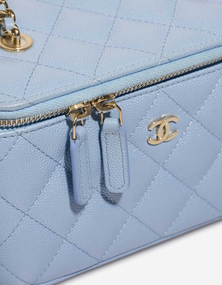 Chanel Vanity Small Caviar-Leder Hellblau Schließsystem | Verkaufen Sie Ihre Designer-Tasche