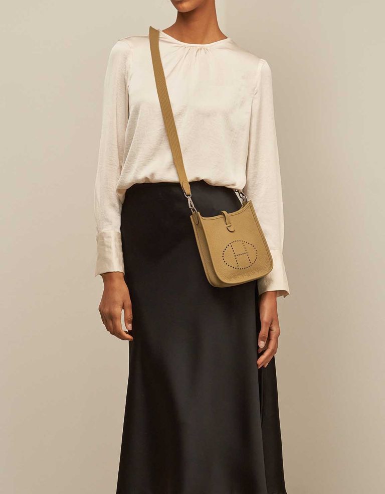 Hermès Evelyne 16 Taurillon Clémence Biscuit Front | Sell your designer bag