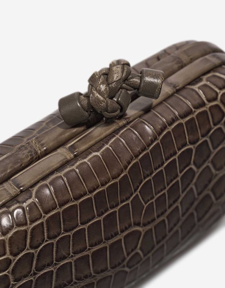 Bottega Veneta Knot Clutch Crocodile Brown Closing System | Sell your designer bag