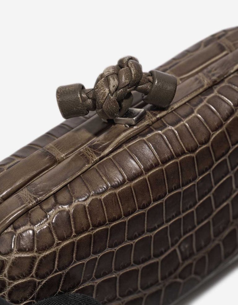 Bottega Veneta Knot Clutch Crocodile Brown Closing System | Sell your designer bag