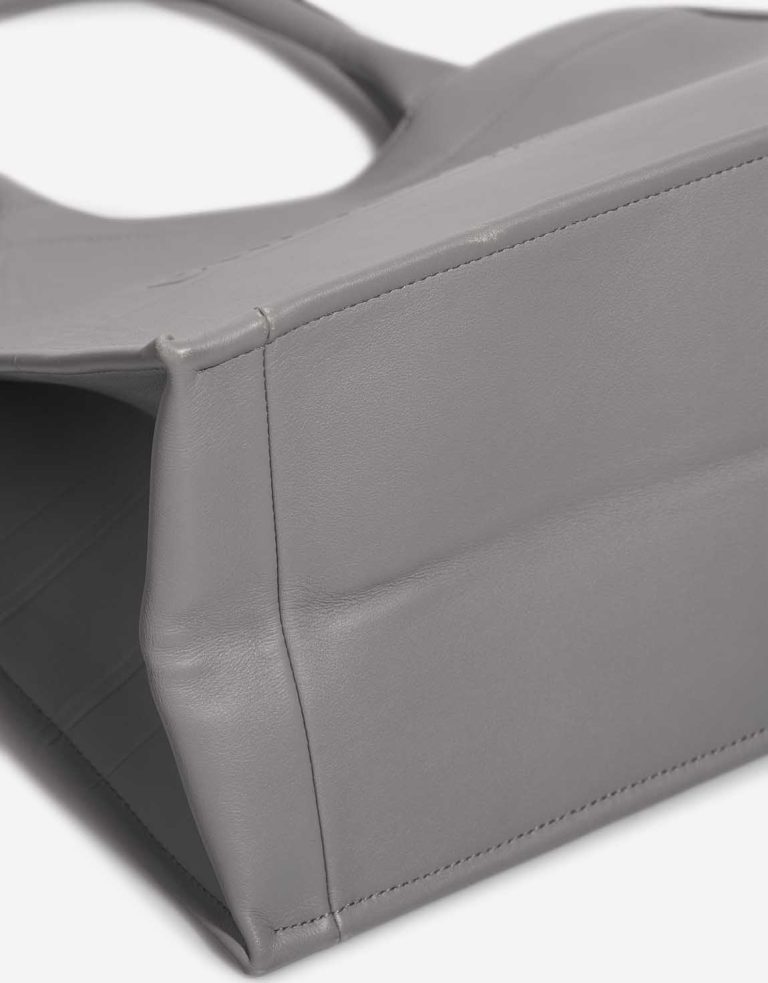 Dior Book Tote Medium Lamb Grey Signes d’usure | Vendez votre sac de créateur