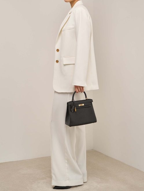 Hermès Kelly 25 Togo Black on Model | Sell your designer bag