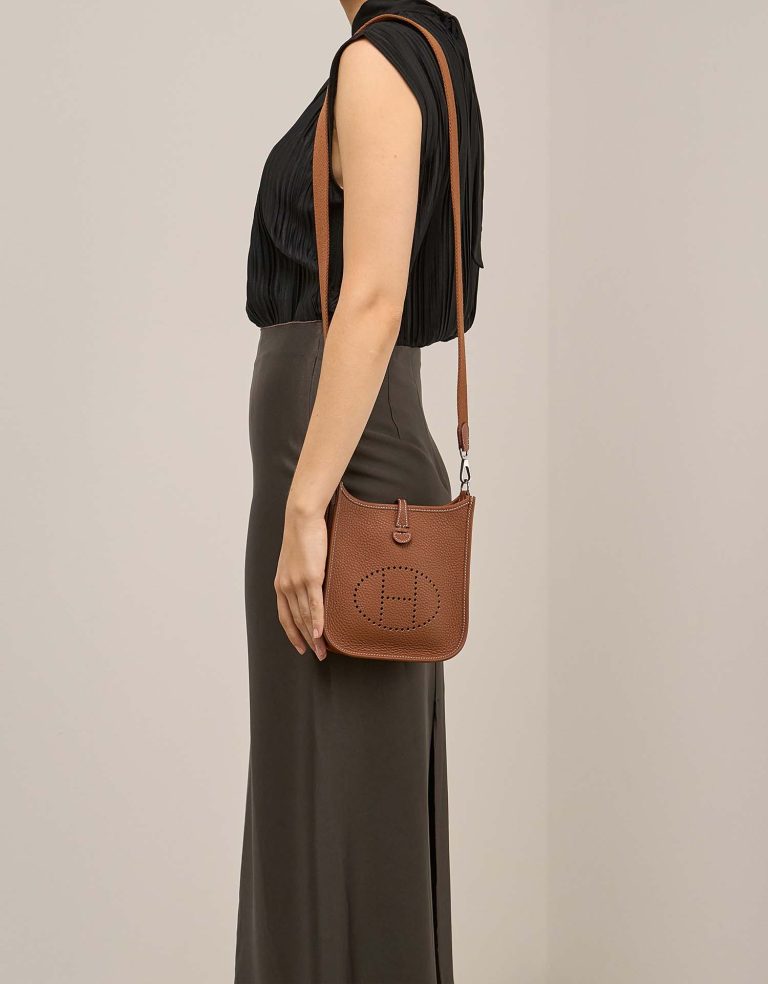 Hermès Evelyne 16 Taurillon Clémence Gold Front | Verkaufen Sie Ihre Designer-Tasche