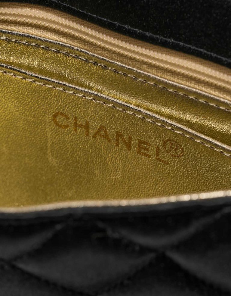 Chanel Timeless Handle Mini Satin Black Logo | Vendez votre sac de créateur