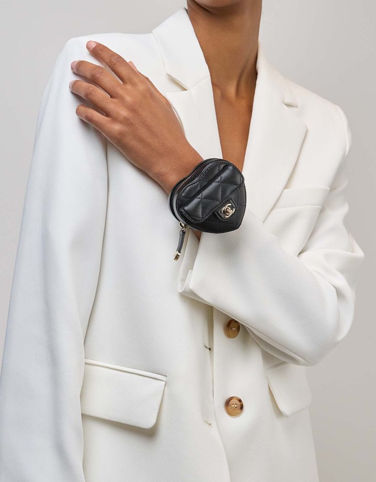 Chanel Timeless Heart Micro Lammleder Black Front | Verkaufen Sie Ihre Designer-Tasche