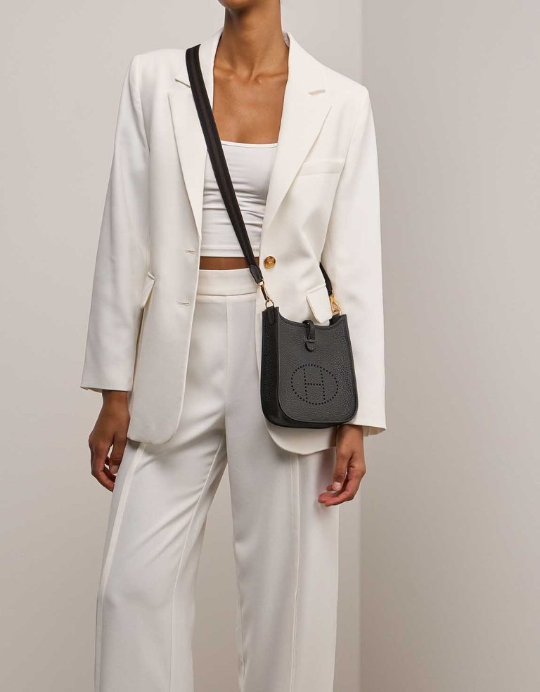 Hermès Evelyne 16 Taurillon Clémence Black Front | Sell your designer bag