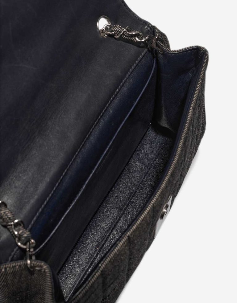 Chanel Chocolate Bar Medium Denim Grey Inside | Vendez votre sac de créateur