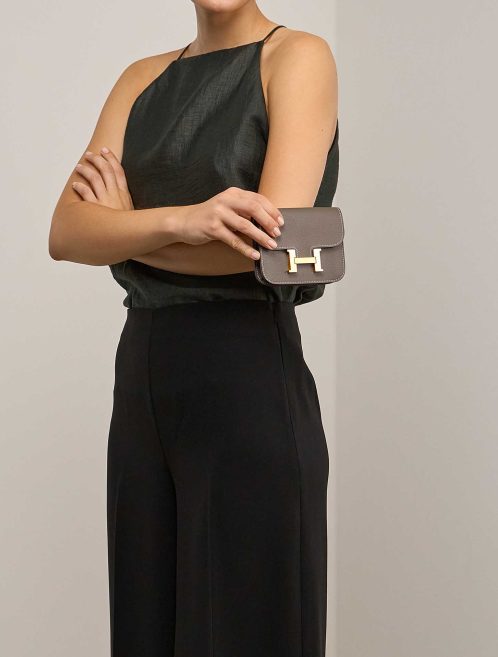 Hermès Constance Slim Wallet Evercolor Étoupe on Model | Sell your designer bag