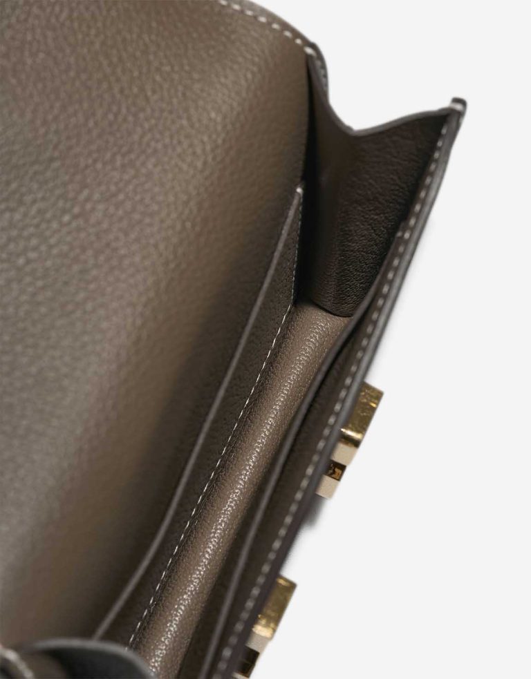 Hermès Constance Slim Wallet Evercolor Étoupe Inside | Verkaufen Sie Ihre Designer-Tasche