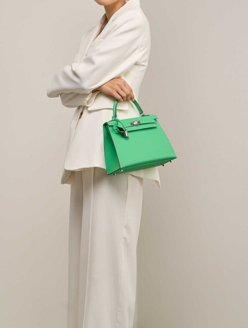 Hermès Kelly 25 Epsom Vert Comics on Model | Sell your designer bag