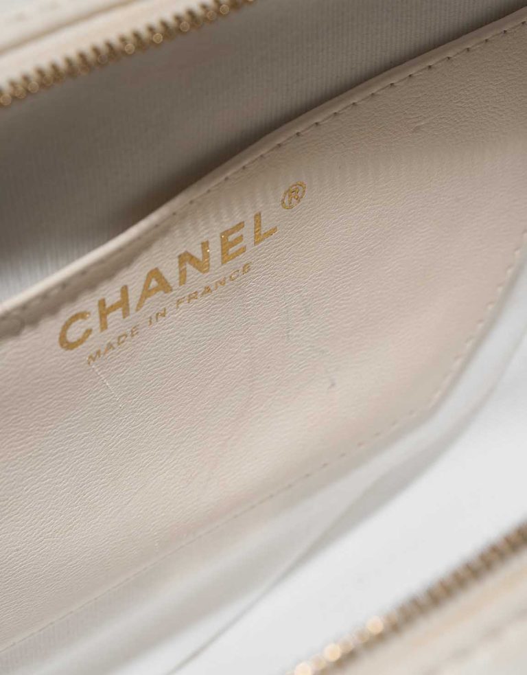 Chanel Timeless Heart Large Lamb White Signs of wear | Sell your designer bag