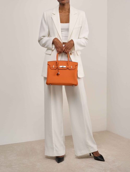 Hermès Birkin 30 Togo Orange sur Modèle | Vendre votre sac de créateur