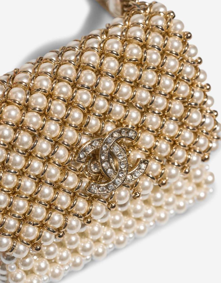 Chanel Timeless Collier Micro Perles Blanches Système de Fermeture | Vendez votre sac de créateur