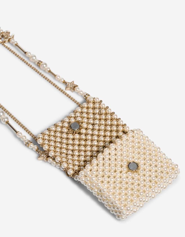 Chanel Timeless Collier Micro Perles Blanc Logo | Vendez votre sac de créateur