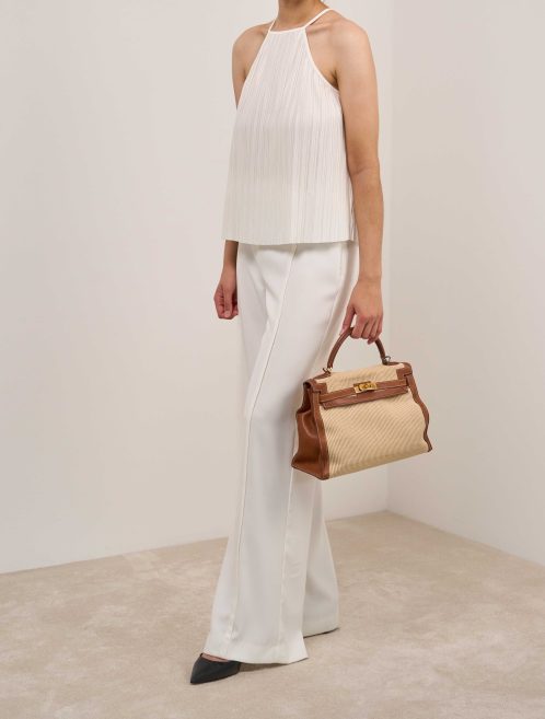Hermès Kelly 28 Crinoline Barénia / Canvas / Nylon Fauve / Naturel on Model | Sell your designer bag