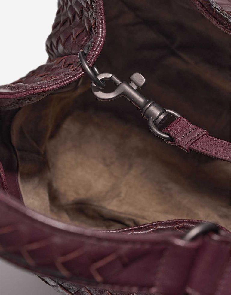 Bottega Veneta Shoulder Bag Medium Lamb Dark Burgundy Closing System | Sell your designer bag