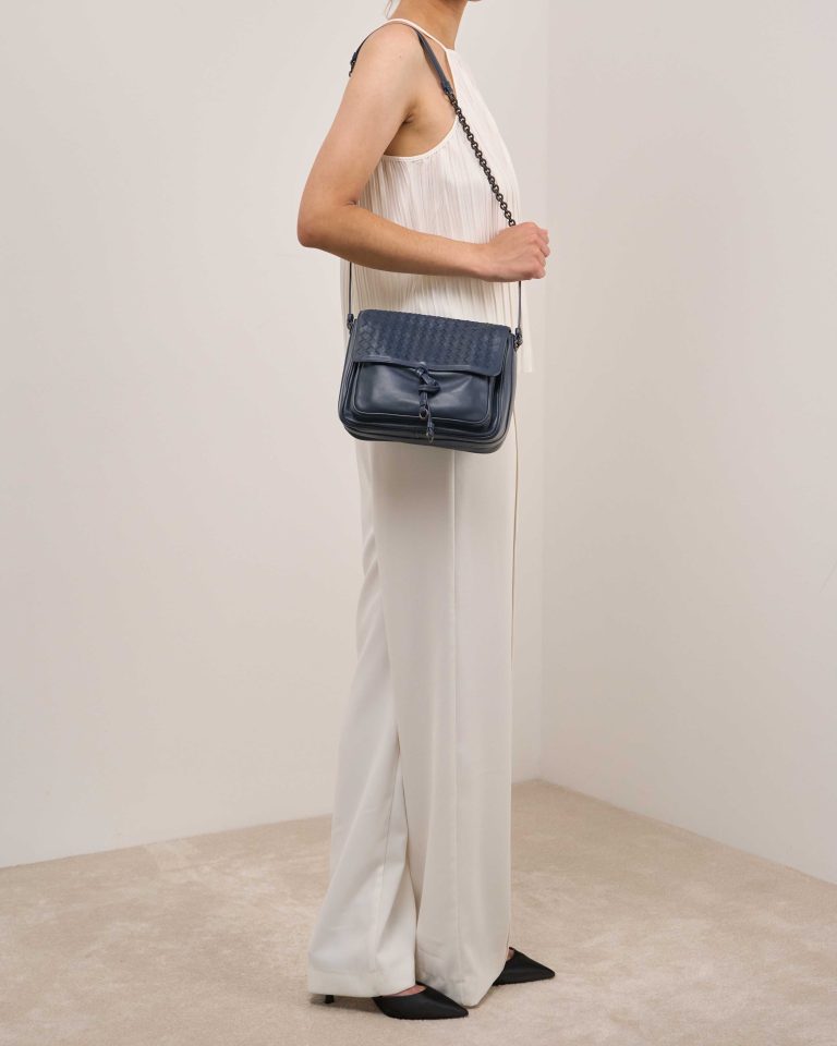 Bottega Veneta Crossbody Bag Medium Lamb Blue Front | Sell your designer bag