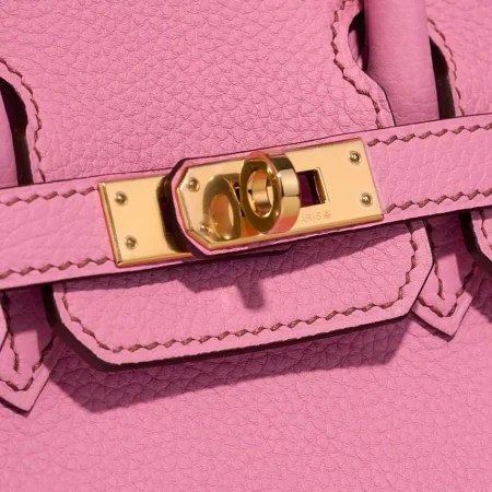 Un Birkin 25 en Rose Bubblegum, vendu sur saclab.com