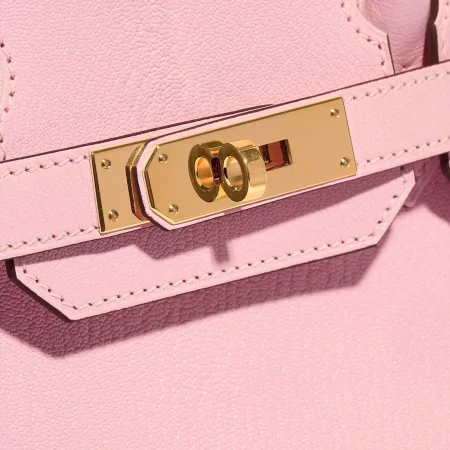 Un Birkin 30 en Rose Sakura, vendu sur saclab.com