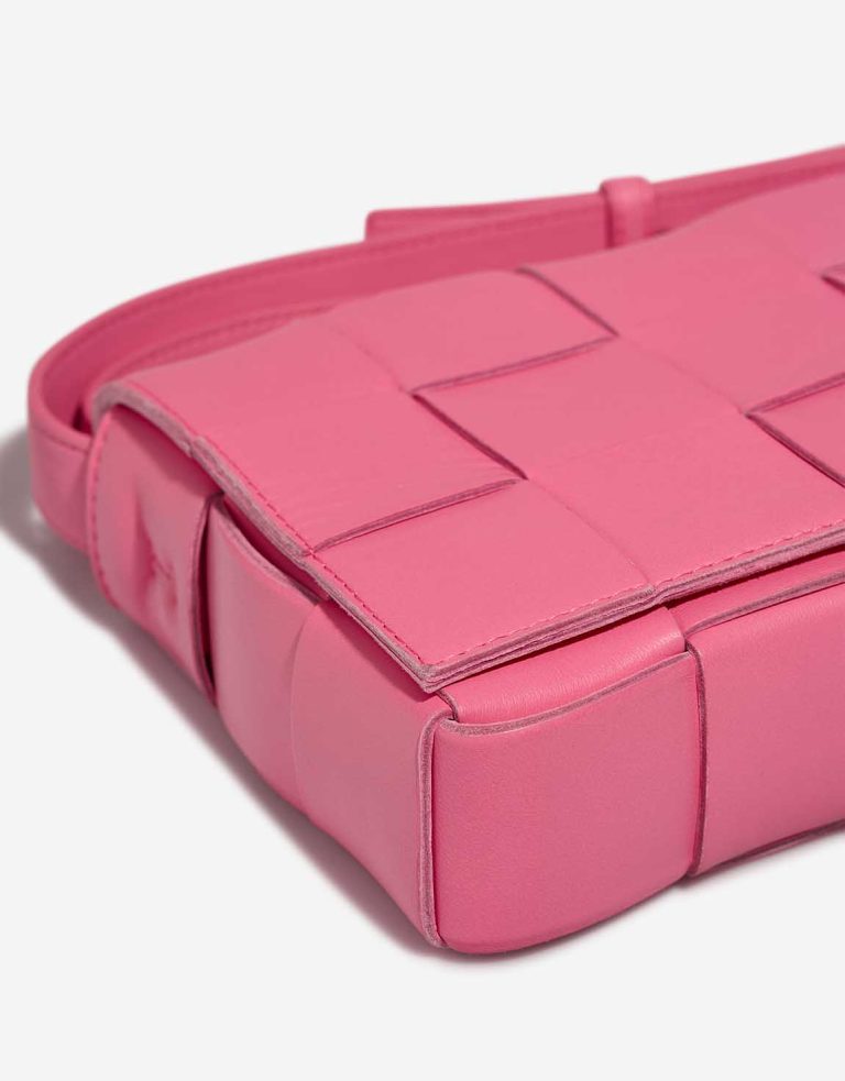 Bottega Veneta Cassette Kalbsleder Rosa Gebrauchsspuren | Verkaufen Sie Ihre Designertasche