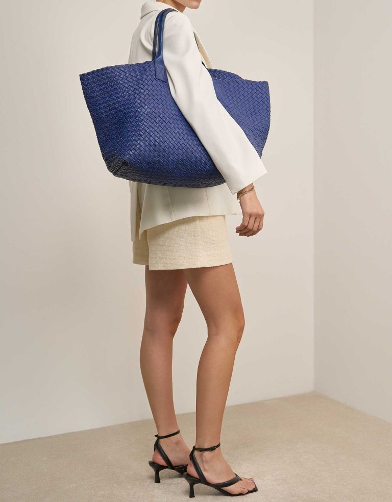 Bottega Veneta Cabat Large Lamb Blue Front | Sell your designer bag