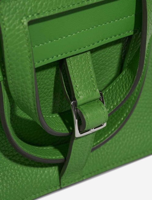 Hermès Halzan 25 Taurillon Clémence Vert Yucca Closing System | Verkaufen Sie Ihre Designer-Tasche