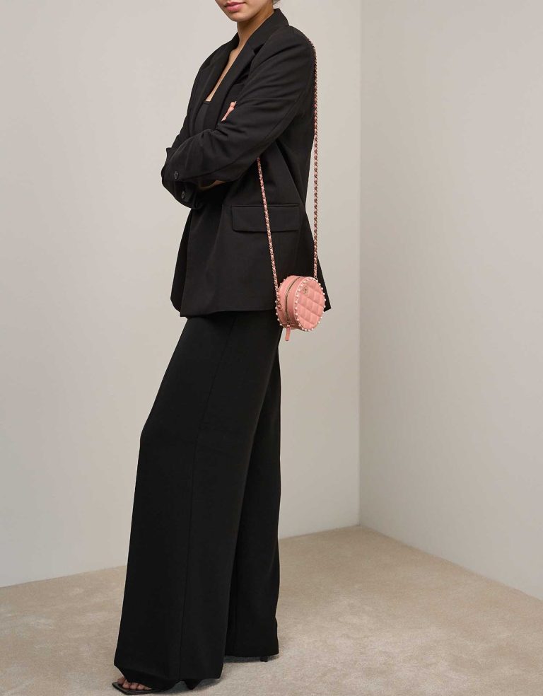 Chanel 19 Runde Clutch Lammleder Blush Front | Verkaufen Sie Ihre Designer-Tasche