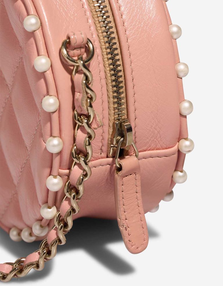 Chanel 19 Round Clutch Lamb Blush  Closing System | Sell your designer bag