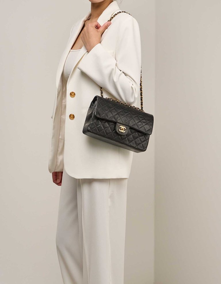 Chanel Timeless Medium Lammleder Schwarz Front | Verkaufen Sie Ihre Designer-Tasche