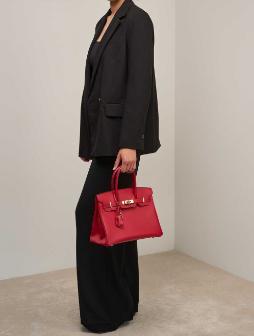 Hermès Birkin 30 Epsom Rouge Casaque on Model | Verkaufen Sie Ihre Designertasche