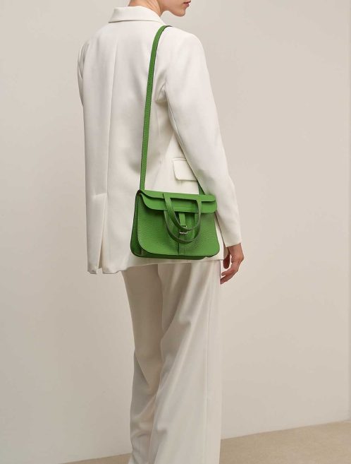 Hermès Halzan 25 Taurillon Clémence Vert Yucca on Model | Sell your designer bag