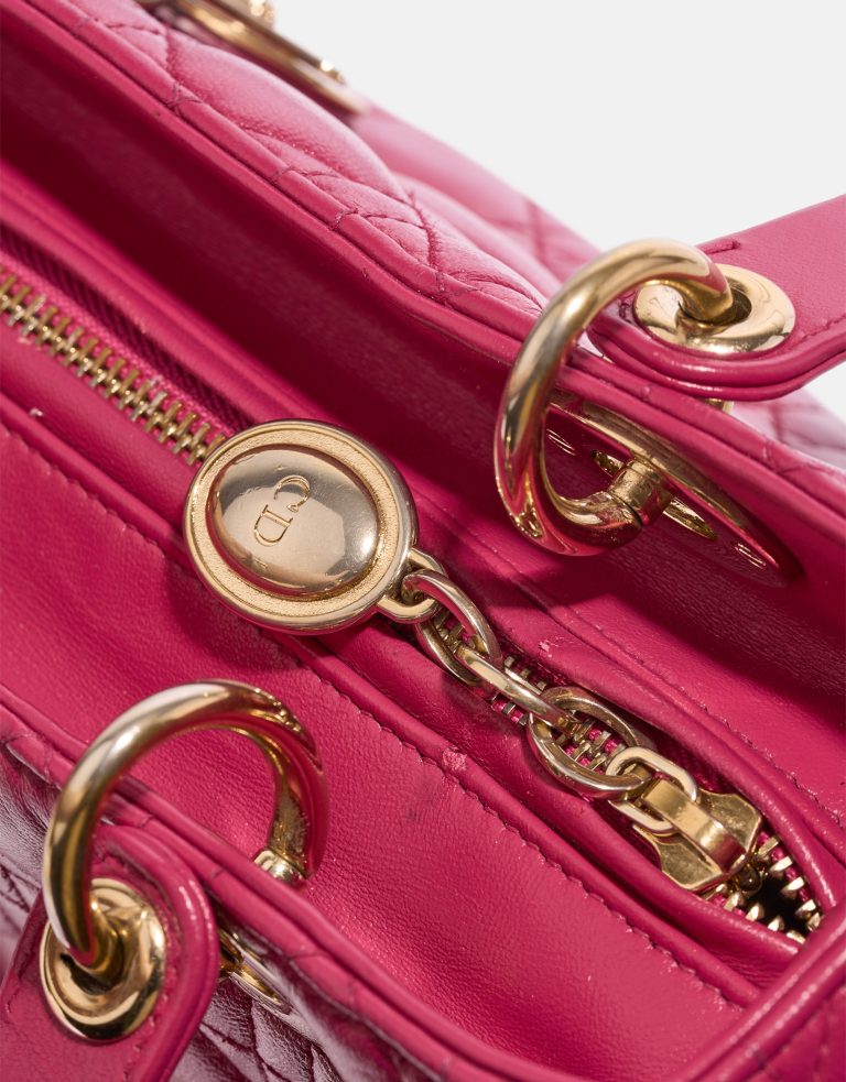 Dior Lady Medium Agneau Rose Système de fermeture | Vendre votre sac de créateur