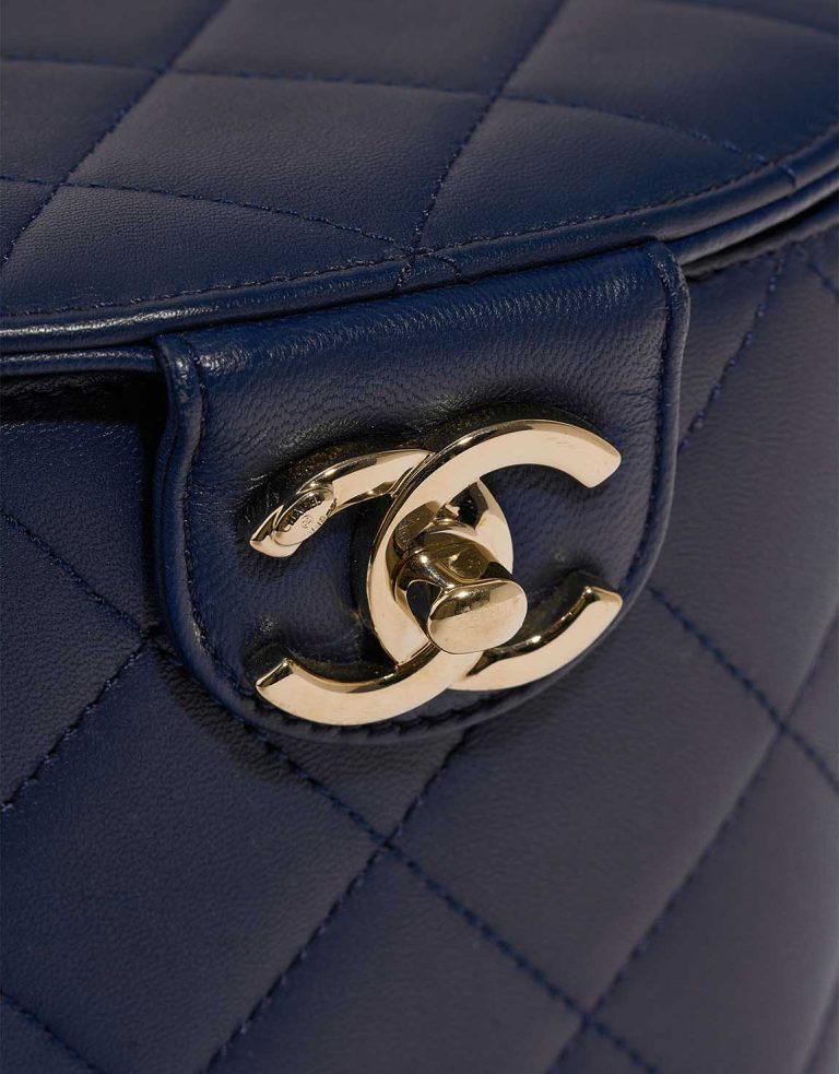 Chanel Vanity Small Lamb Dark Blue Closing System | Sell your designer bag