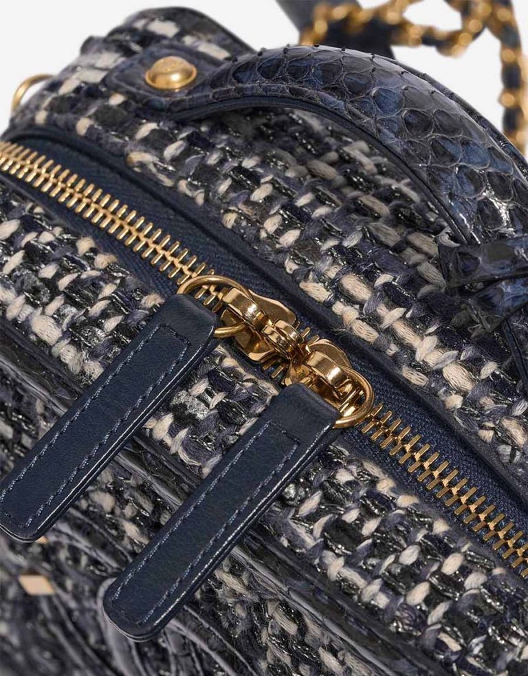 Chanel Vanity Medium Tweed Dark Blue Closing System | Sell your designer bag