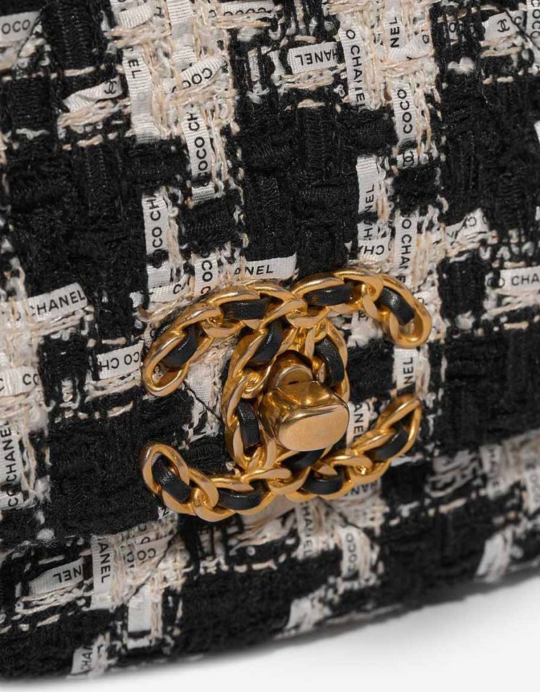 Chanel 19 Maxi Tweed Schwarz / Weiß Closing System | Verkaufen Sie Ihre Designer-Tasche