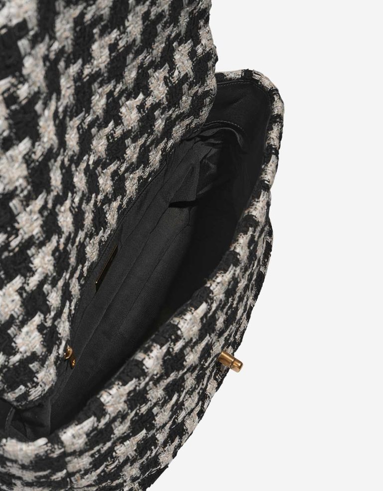 Chanel 19 Maxi Tweed Schwarz / Weiß Innen | Verkaufen Sie Ihre Designer-Tasche