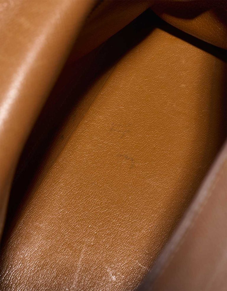 Hermès Kelly 32 Courchevel Camel Signs of wear | Sell your designer bag