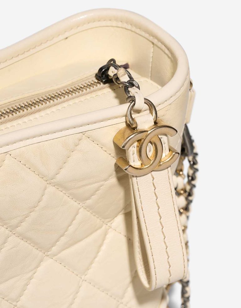 Chanel Gabrielle Medium Aged Kalbsleder Leder Schließsystem | Verkaufen Sie Ihre Designer-Tasche