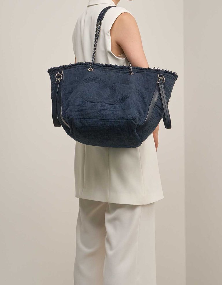 Chanel Deauville Medium Canvas Dark Blue Front | Vendez votre sac de créateur