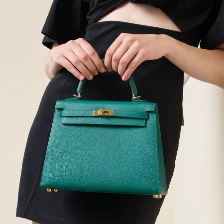 An Hermès Kelly, sold on saclab.com