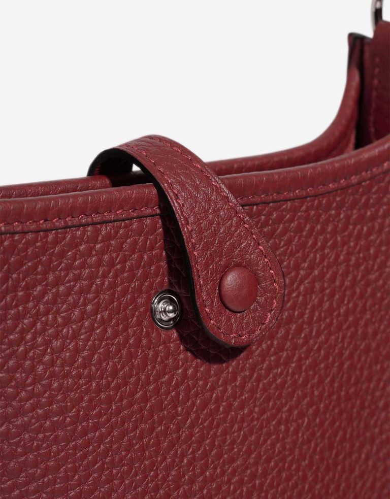 Hermès Evelyne 16 Taurillon Clémence Rouge H Front | Verkaufen Sie Ihre Designertasche