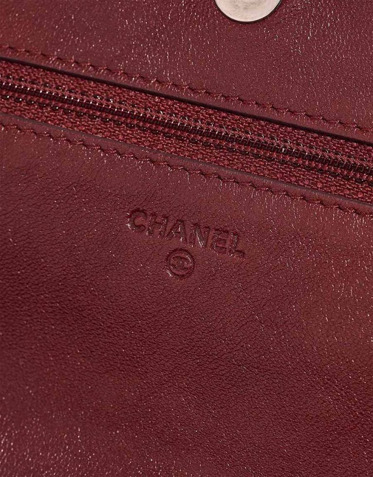 Chanel Flap Bag Klein Kalbsleder Dunkelrot Logo | Verkaufen Sie Ihre Designer-Tasche