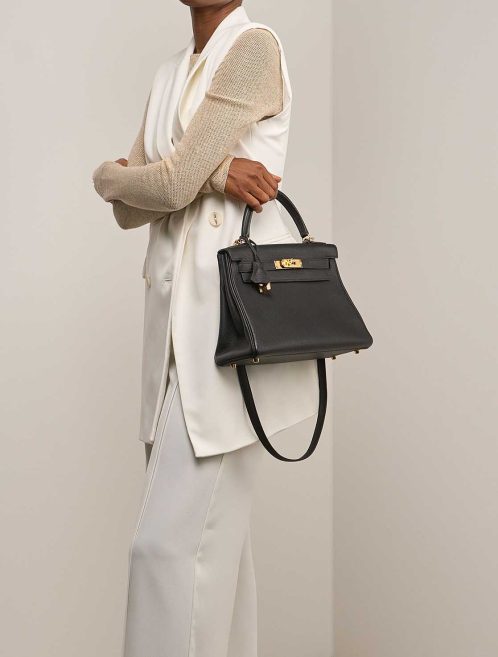 Hermès Kelly 28 Togo Black on Model | Sell your designer bag