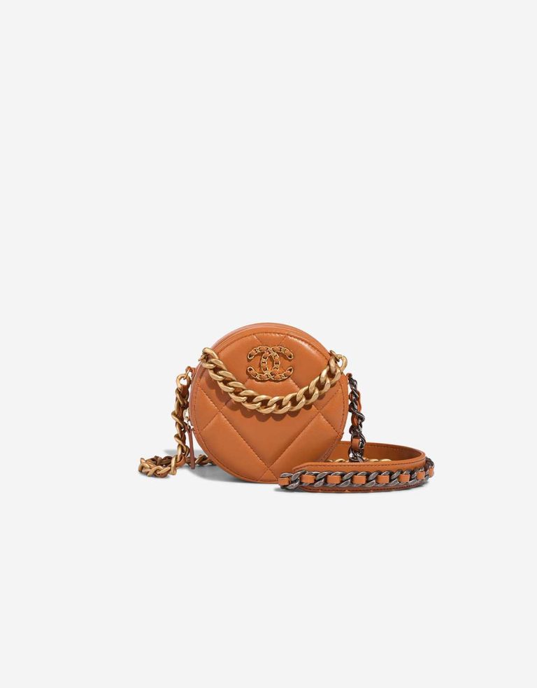 Chanel 19 Round Clutch Lammleder Brown Front | Verkaufen Sie Ihre Designer-Tasche